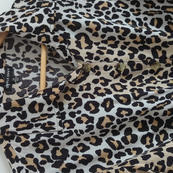 FINAL SALE 🌿LEOPARD PRINT CROP TOP🌿 - Picture 4 of 8